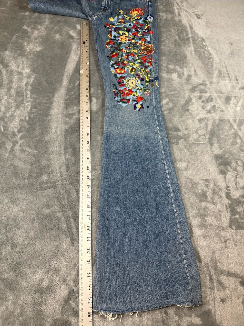 Mother Women’s Floral Embroidered Flared Jeans Made In USA Size 29 - Picture 10 of 12
